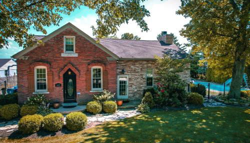 Charming School House with Large Pool - Foto 5