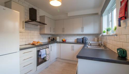 Raeburn House- 3 Bedrooms, 2 Bathrooms in Hamilton - Foto 4