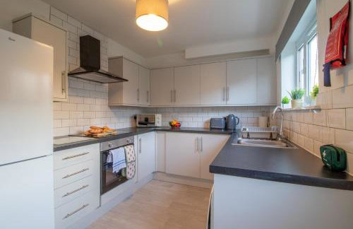 Raeburn House- 3 Bedrooms, 2 Bathrooms in Hamilton - Foto 4