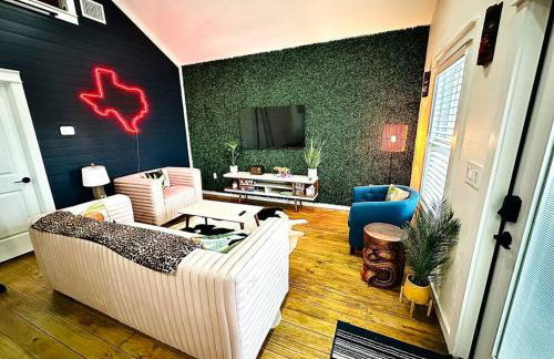 NEW Tiki House! Near Beaches, Sleeps 6-7 - Foto 4