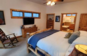 Sundance Spacious Vaulted Ceiling cabin, Hot tub, huge lawn - Foto 36