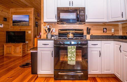 Couples Getaway Log Cabin in the White Mountains - Foto 10