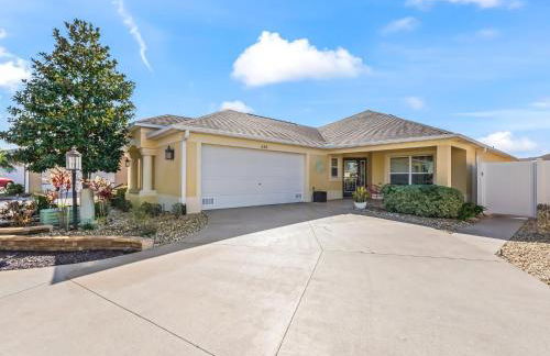 1068 Z4B VILLAGE OF PINE RIDGE by REMAX Premier - Foto 1