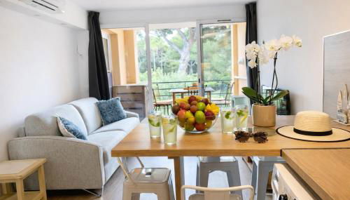 BERGERIE PLAGE Entièrement rénové Prestations Premium Baignoire Balnéo Clim Vue Piscine et parc - Foto 4