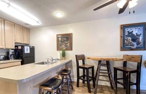 Inn Building Condo 113, Ground Level, Pool Side - Foto 6