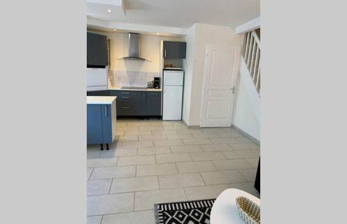 Appt 1 à 4 pers Cocoon,1,500 km sortie auto, 3 km Ctre Mâcon, PKG cour privée - Foto 2