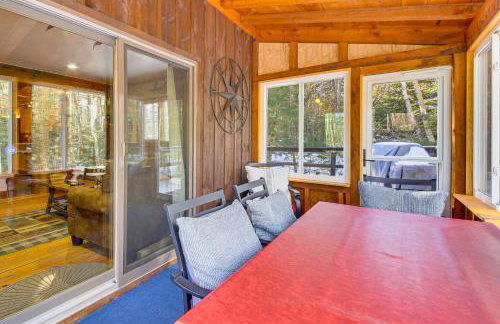 Rustic Searsport Cabin Loft and Sunroom on 10 Acres - Foto 9