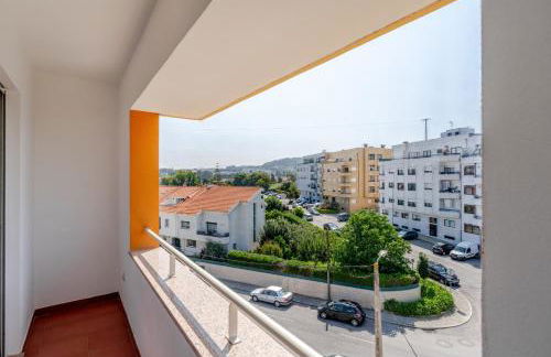 Bright Flat with Balcony & Garage by HostWise - Foto 24