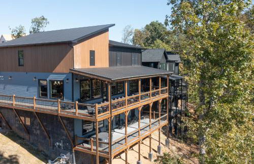 Luxury 12-Bedroom Cabin with Indoor Pool, Hot tub & Movie Theater, Sleeps 36 - Foto 13