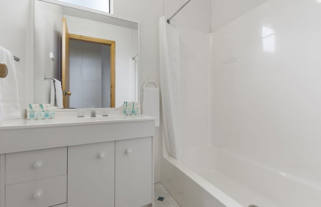 Wairo Beach Holiday Park - Photo 74