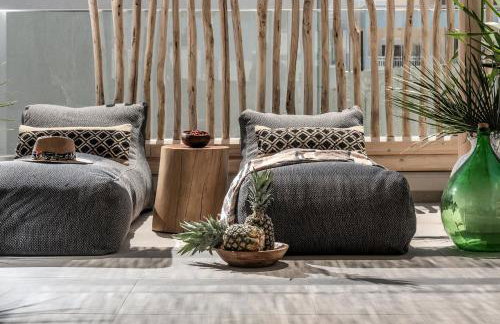 Khroma Luxury Suite 2 Beach front apartment - Photo 14