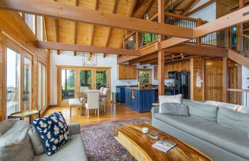 A Celestial Chalet Pets, Hot Tub & Mountain View - Photo 18