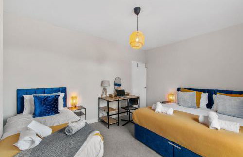 Whitehill - 3-Bed Home from Home, Sleeps 7, Great for Groups & Workers, FREE Parking & Netflix - Hosted by Stay Host Save - Photo 4