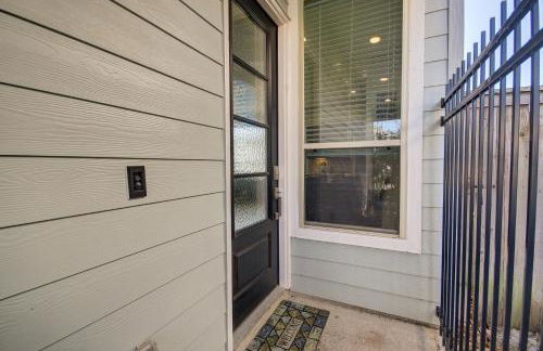 Meticulously-maintained 3-BR Townhouse w/ Backyard ~ Double-Story! - Foto 55