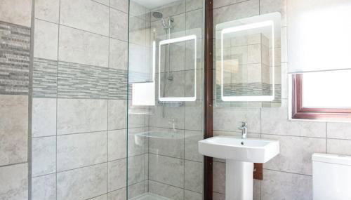 Wild Oats Lodge 3 - Yellowtop Country Park - Hot Tub - Yorkshire - Foto 3, Shower