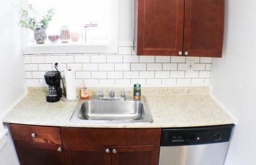 2BR - Parking - 5 Min to North Shore! - Foto 11