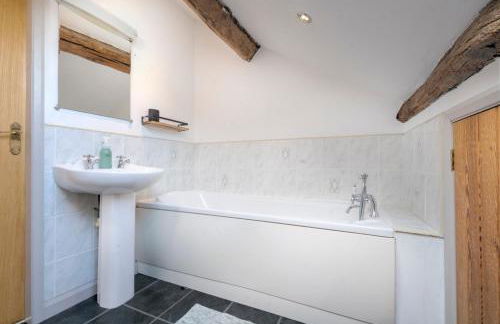 Clare's Cottage Near Cartmel - Dog Friendly, Homely, Aga, Log Burners, Disney Plus & Netflix - Foto 9