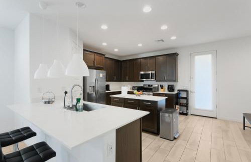 Modern Desert Home-Great for families & groups, near golf, hiking, and city fun, Private in-law suite with own entrance also available separately - Foto 25