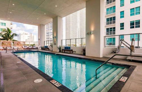 Exclusive Condo w Beautiful City Views and Full Amenities! - Foto 6