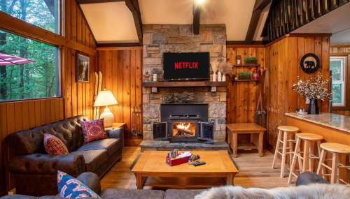 Gorgeous Chalet in the Poconos w/ Hot Tub! - Foto 2