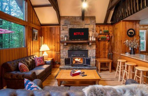 Gorgeous Chalet in the Poconos w/ Hot Tub! - Foto 2