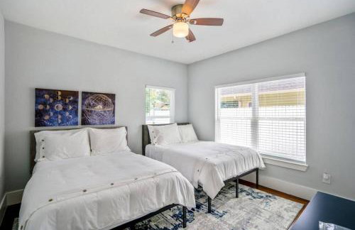 Intergalactic Abode at East Downtown - Foto 28