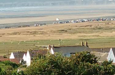 Contemporary one bed studio. Sea views and parking - Foto 7