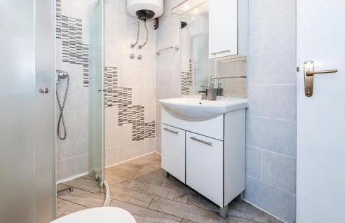 Four-Bedroom Holiday Home In Primosten - Foto 36