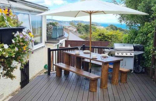 3 Bedroom Bungalow with great Sea Views, Private Hot Tub & Gardens - Foto 1