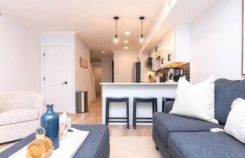 NEW 3BR-3BA Beach Block with Parking - Photo 7