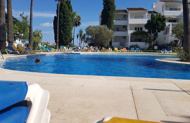 Apartmentsleeps4-pool-bbq-garden-ac - Foto 8