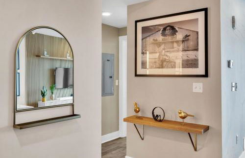 Bywater 2BR w Pool, Gym & King Beds - Foto 34