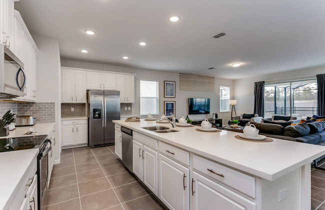 9 BD 6.5 BH With Game Room and Pool - Foto 35