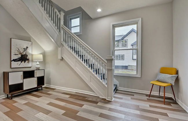 Spacious 6BR/3BA House w/ Parking! Sleeps 20! - Foto 41