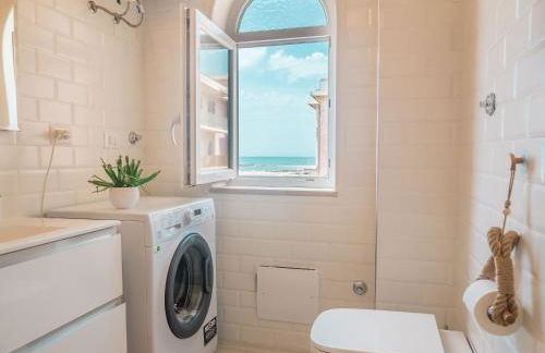 Athena Sea front Apartment, Parking & Pool - Foto 35