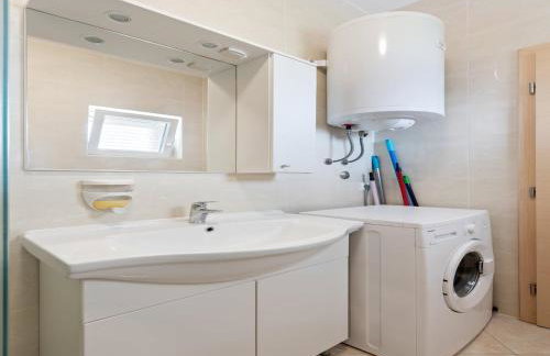 Simplistic Apartment in Neviđane near Sea beach - Foto 42