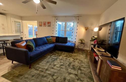 5 Star Stay Large Remodeled Modern 4BR Near UNT and TWU Sleeps 10 - Foto 3