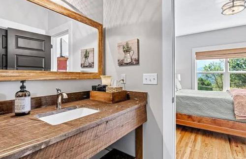 Swannanoa Serenity River Motif, Spa & Game Room - Foto 39