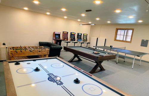 Log Cabin sleeps 20 with hot tub, EV Charger, firepit - Foto 67