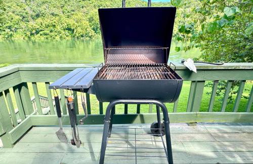 Riverfront Retreat - Right next to the White River - Foto 11