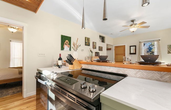 Lavish Retreat in Old Town - Walk Everywhere! - Foto 10