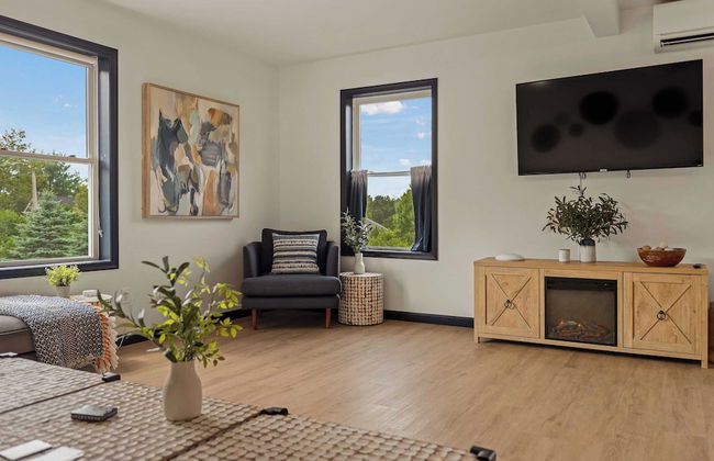 For Lake Sake by Avantstay Lakefront + Hot Tub + View - Photo 11