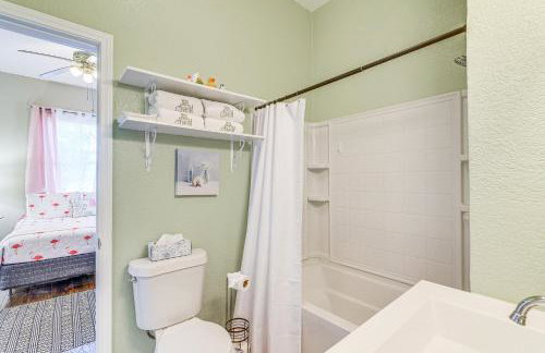 half Mi to Seawall! Family Home with Furnished Patio - Foto 17