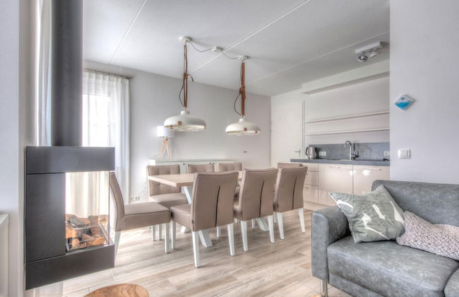 Relax in Coastal Luxury - Photo 5