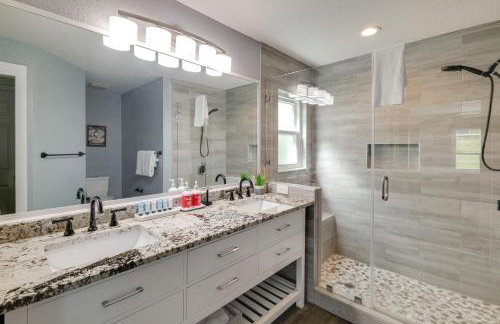 Private Pool and Hot Tub Modern Davenport Home! - Foto 15