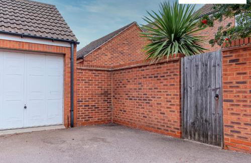 LONG STAYS 30pct OFF - Comfy 3 Bed House near City Centre - PS4 - PARKING By Klarok Short Lets & Serviced Accommodation - Photo 20