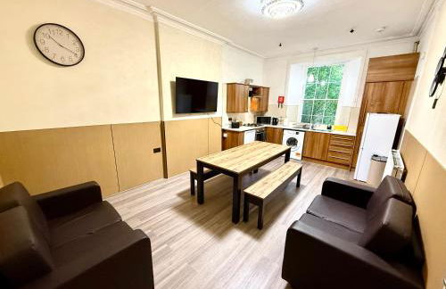 The Handy Hub Luxury Victorian Apartment - Fast WiFi & Central Edinburgh - Photo 32