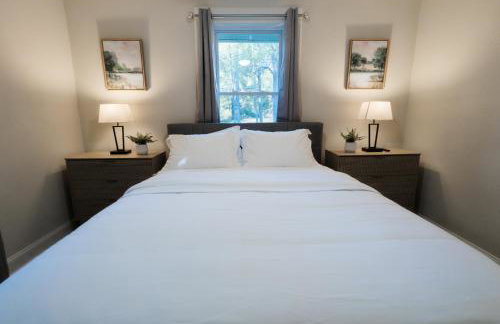 The Crestwood - 3BR Home with Parking - Near Atlanta and Stone Mountain - Photo 15