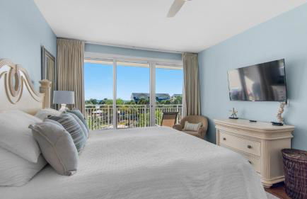 Spacious 2BR Condo w/ Partial Gulf Views, Pool, Across the Street From Beach! - Foto 16