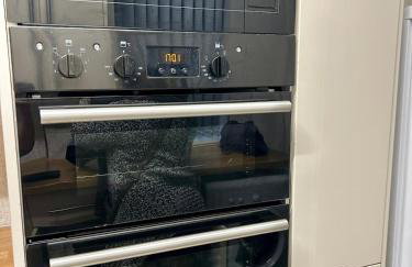 Base is a lovely place to unwind after a long day - Foto 18